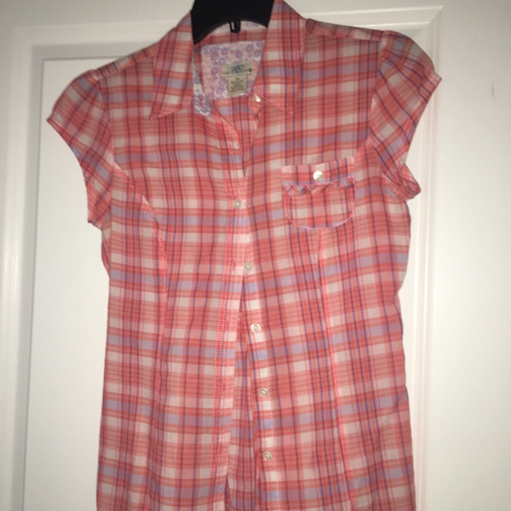NWOT SO brand collared shirt sleeve button down